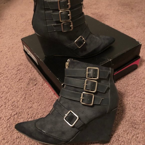 Buckle Suede Wedge Boot Booties -Slate Blue Gray -Size 6.5 -Like New - Picture 6 of 8